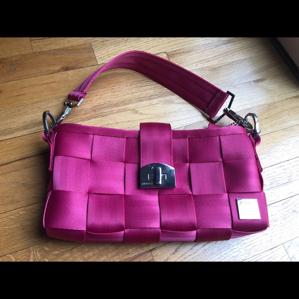 Harvey’s iconic seatbelt tote